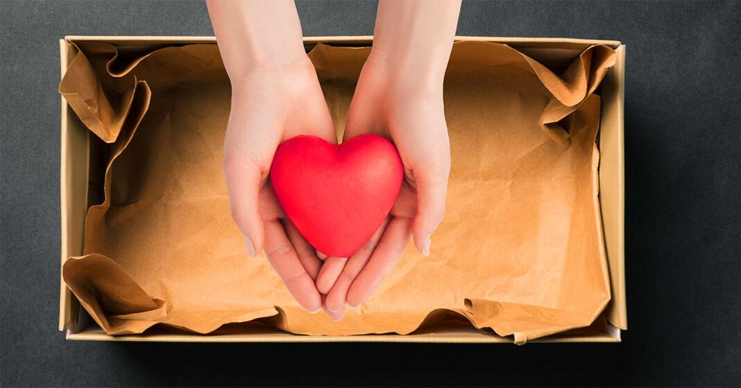 Cipősdoboznyi szeretet – amikor a jóság kézről kézre jár