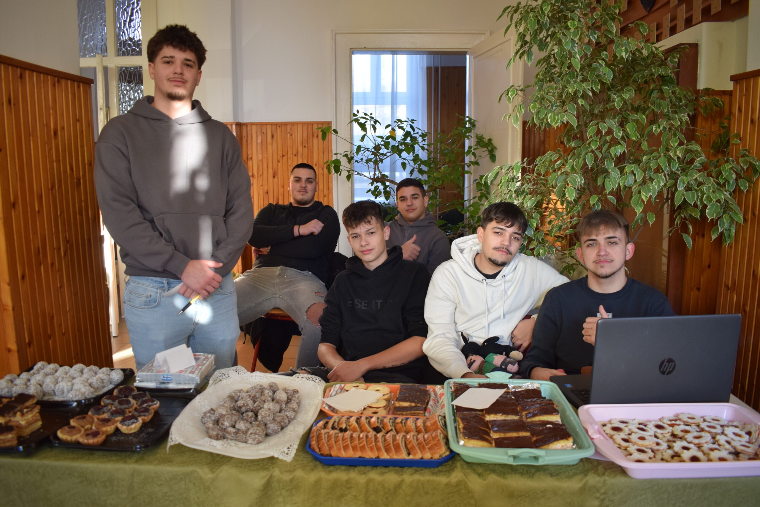 Sikeres volt a karácsonyi vásár a Szent László Középiskolában