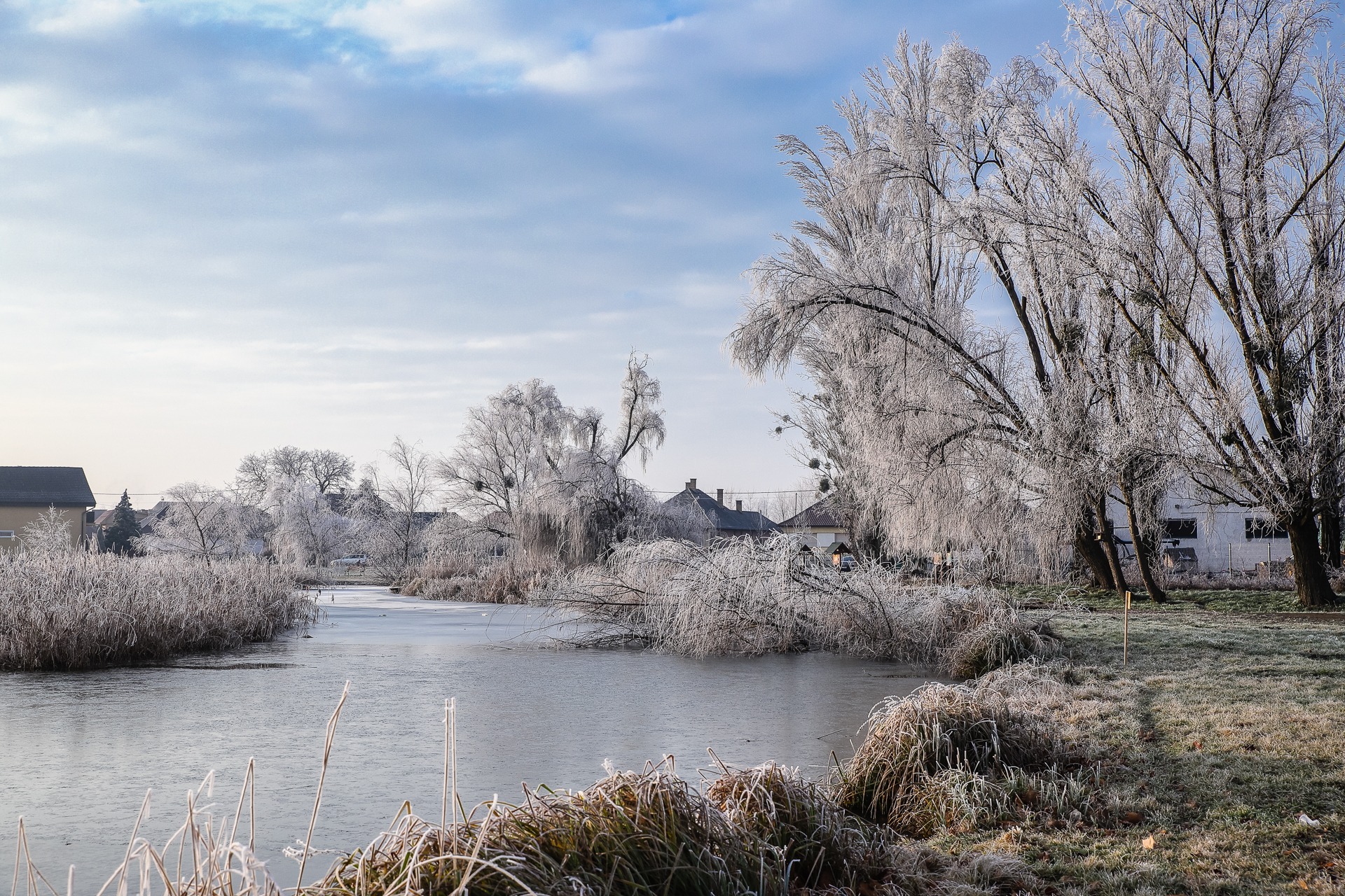 TILOS és életveszélyes a jégre menni!