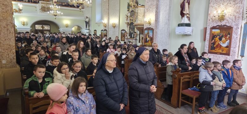 Csend, elhagyás, növekedés – Így indult a nagyböjt a Szent László Katolikus Intézményben