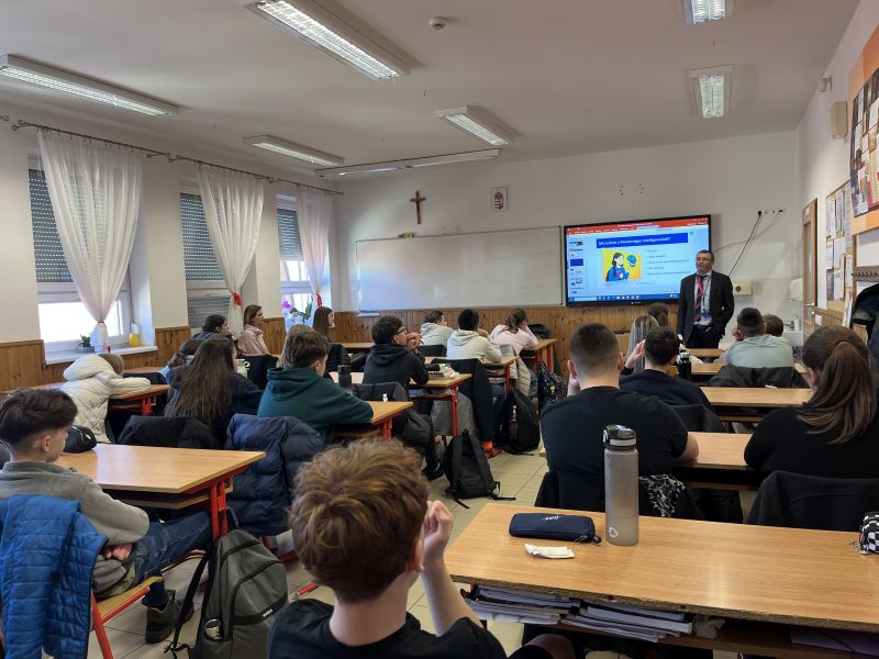 PÉNZ7 a Szent Lászlóban