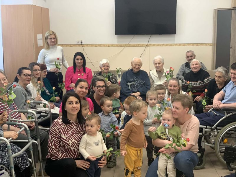 Bölcsisek különleges ajándéka az időseknek