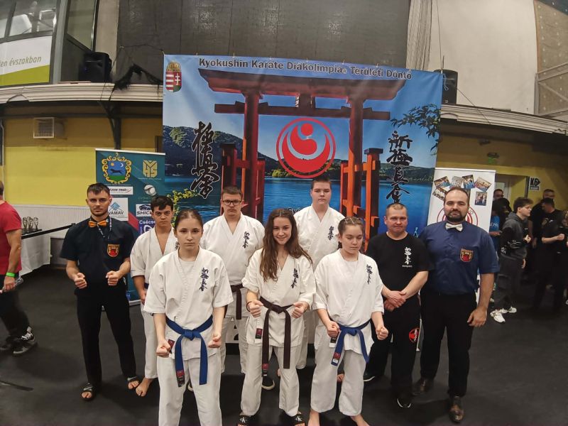Karatés érmek Gyöngyösről – irány a döntő!