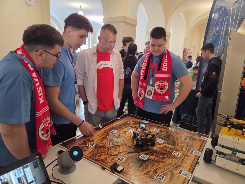 Az ország legjobb FLL csapatai között a Szent László