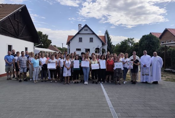 „Hivatásunk azzá válni, akivé Isten teremtett minket” – szentlászlós pedagógusok lelkigyakorlata Tiszafüreden