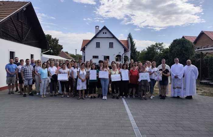 „Hivatásunk azzá válni, akivé Isten teremtett minket” – szentlászlós pedagógusok lelkigyakorlata Tiszafüreden