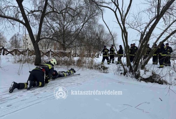 Jégről mentettek a kisvárdai tűzoltók