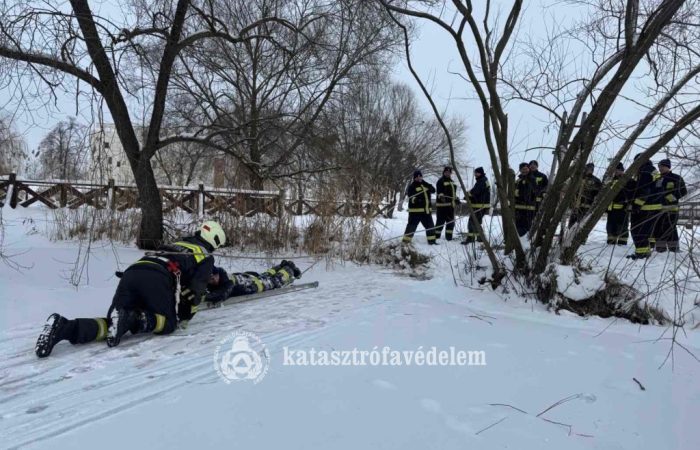 Jégről mentettek a kisvárdai tűzoltók