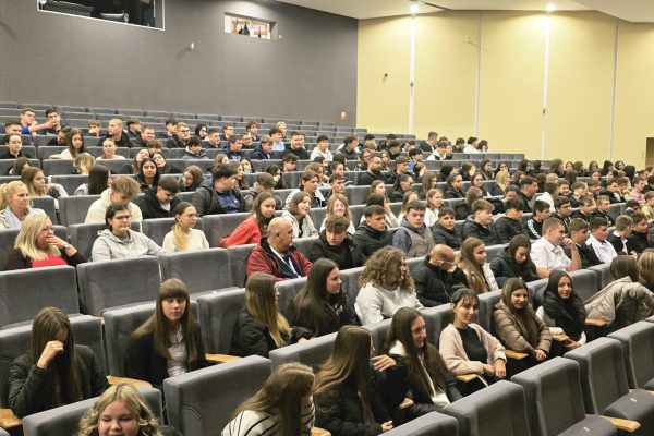 Szimfonikus varázslatok – zenei élmény a Szent László diákjainak