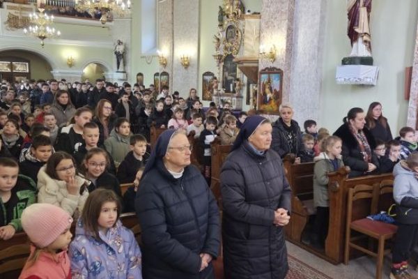 Csend, elhagyás, növekedés – Így indult a nagyböjt a Szent László Katolikus Intézményben