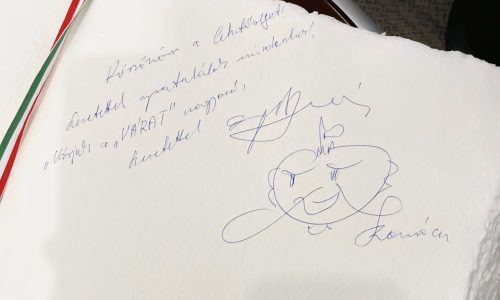 Szamóca is bekerült a nagy városi vendégkönyvbe
