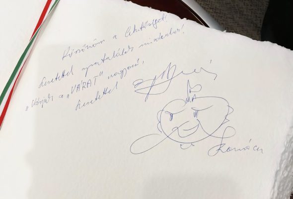 Szamóca is bekerült a nagy városi vendégkönyvbe