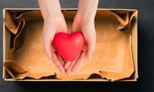 Cipősdoboznyi szeretet – amikor a jóság kézről kézre jár