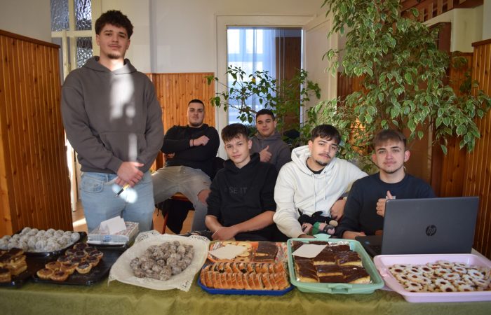 Sikeres volt a karácsonyi vásár a Szent László Középiskolában