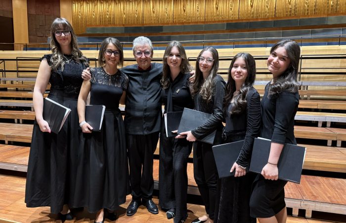 Besis diákok énekeltek „az országgal”