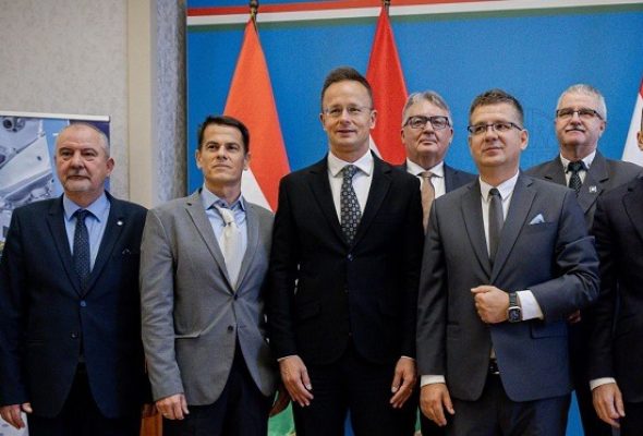 Szijjártó Péter: „az Aero Space Kisvárdán a világ legjobb repülőgépturbina-javító vállalatai közé tartozik!”