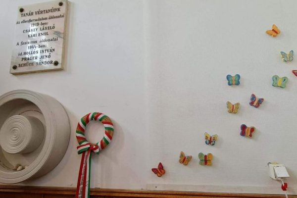 12 pillangó a Besiben