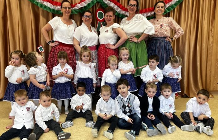 „Kicsi huszár, nagy a lova,nem ér le a lába róla…”