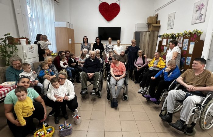 Generációk találkozása: húsvéti vidámság költözött a kisvárdai Idősek Otthonába