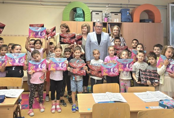 Első osztályosok ajándékozása