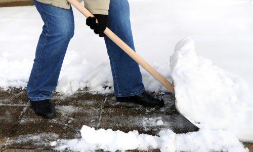 A hó-eltakarítás és a síkosság-mentesítés az ingatlantulajdonos feladata!