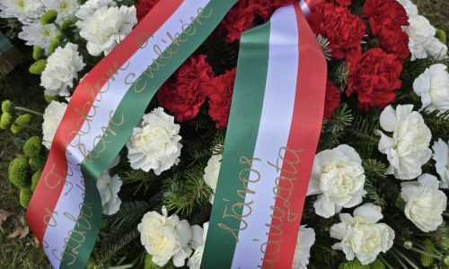 Egy koszorúnyi üzenet a múltba és a jövőbe