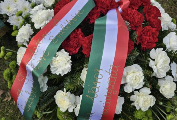 Egy koszorúnyi üzenet a múltba és a jövőbe