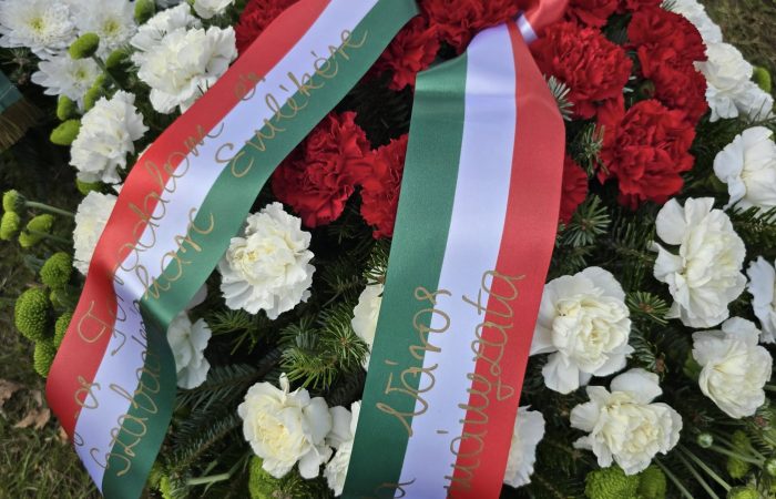 Egy koszorúnyi üzenet a múltba és a jövőbe