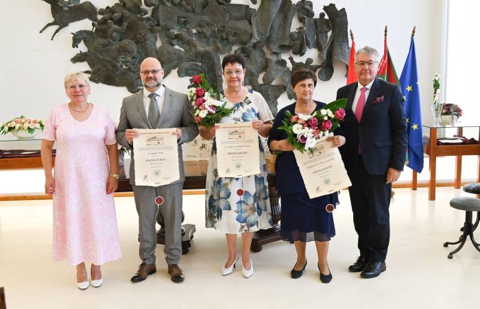 Mindenki másként, de mindenki doktor a városi díjazottak között!