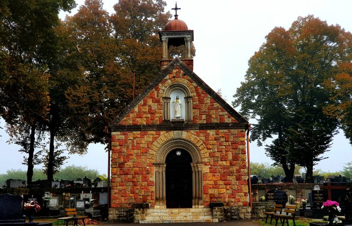 Misék és temetői rend Kisvárdán