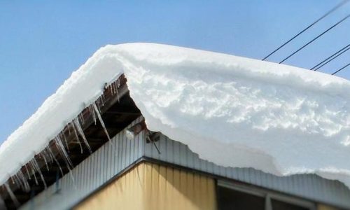 Nézzünk a fejünk fölé IS! Balesetveszély az olvadás miatt!