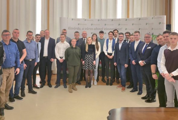 Egy asztalnál a jövővel