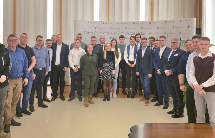 Egy asztalnál a jövővel